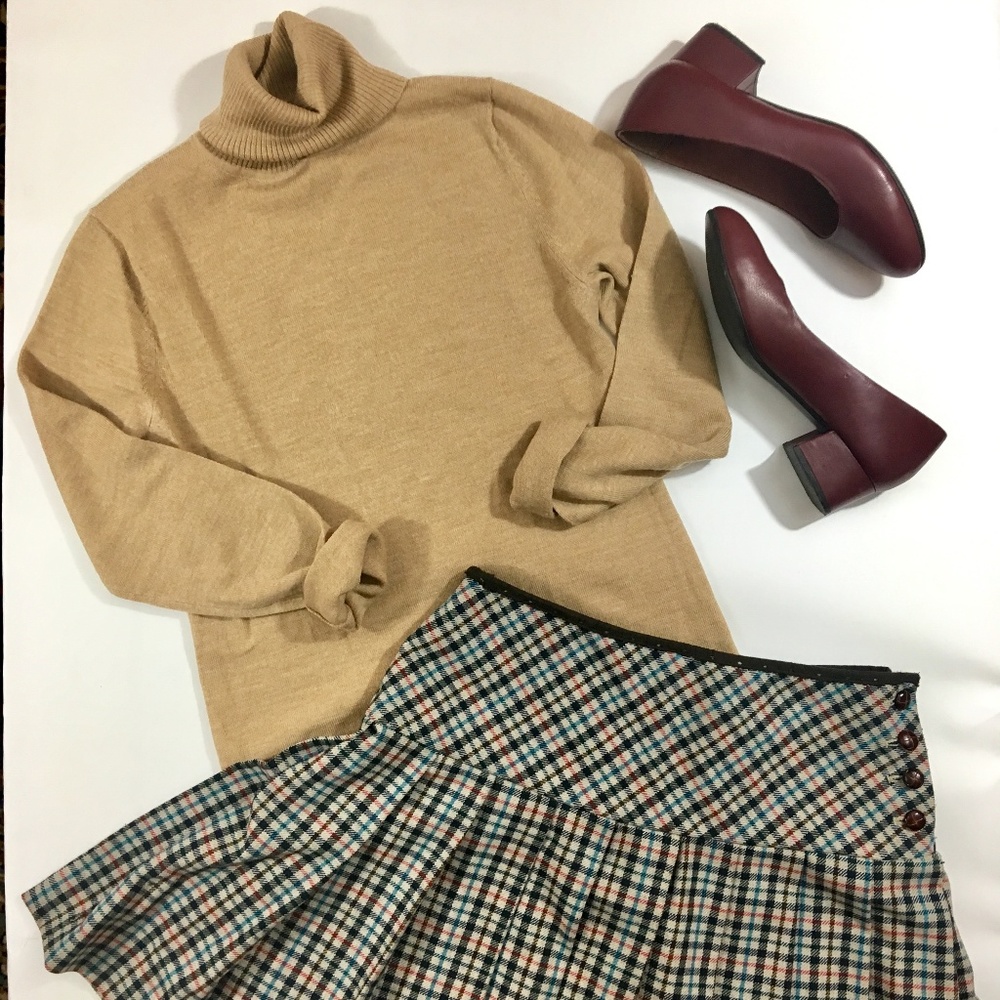 KATE HILL 100% MERINO WOOL TAN TURTLENECK SWEATER